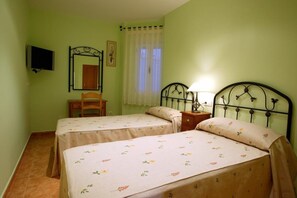 3 bedrooms, WiFi - APARTAHOTEL 77 (Ayora)