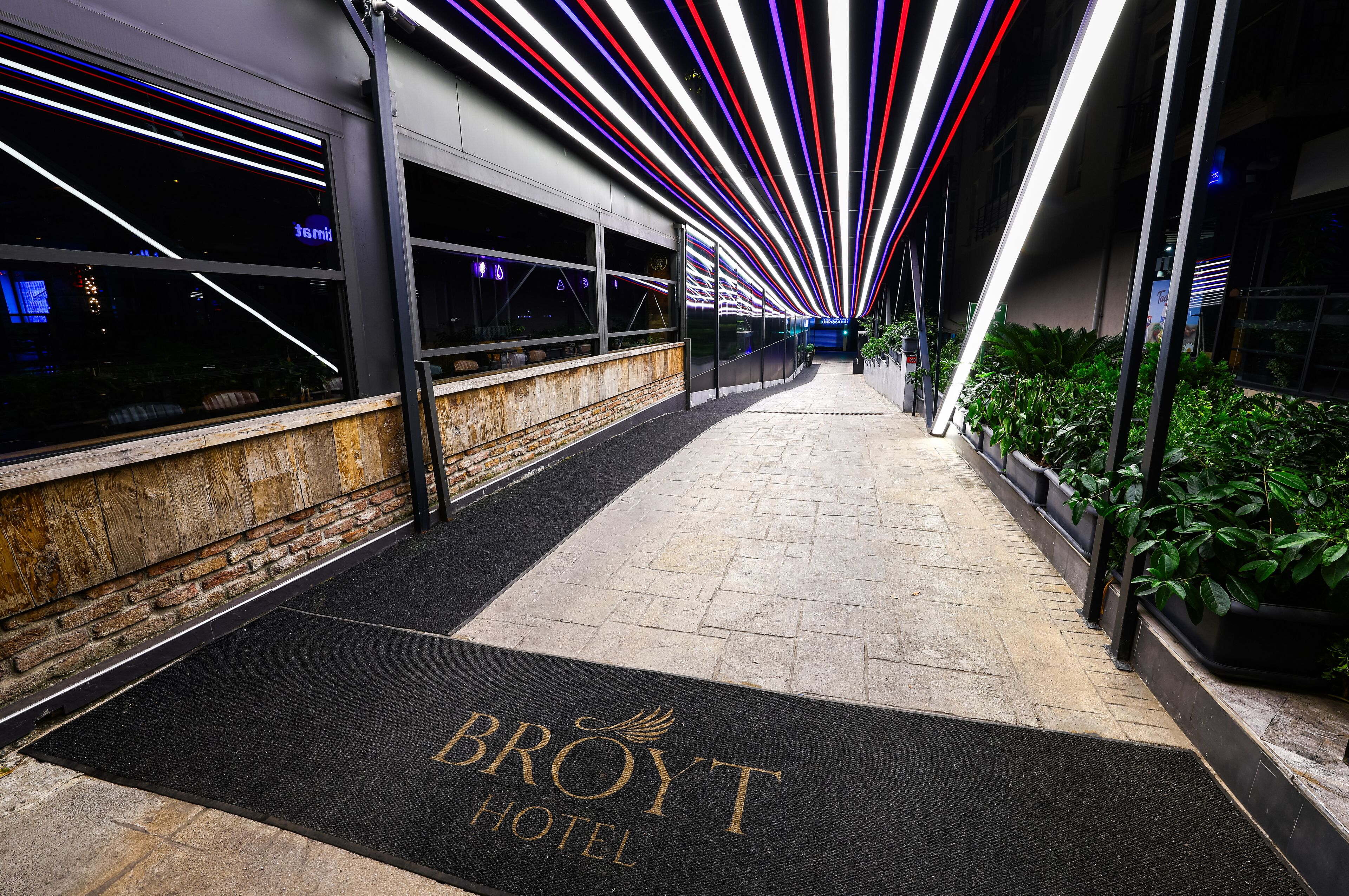 Photo - Broyt Hotel