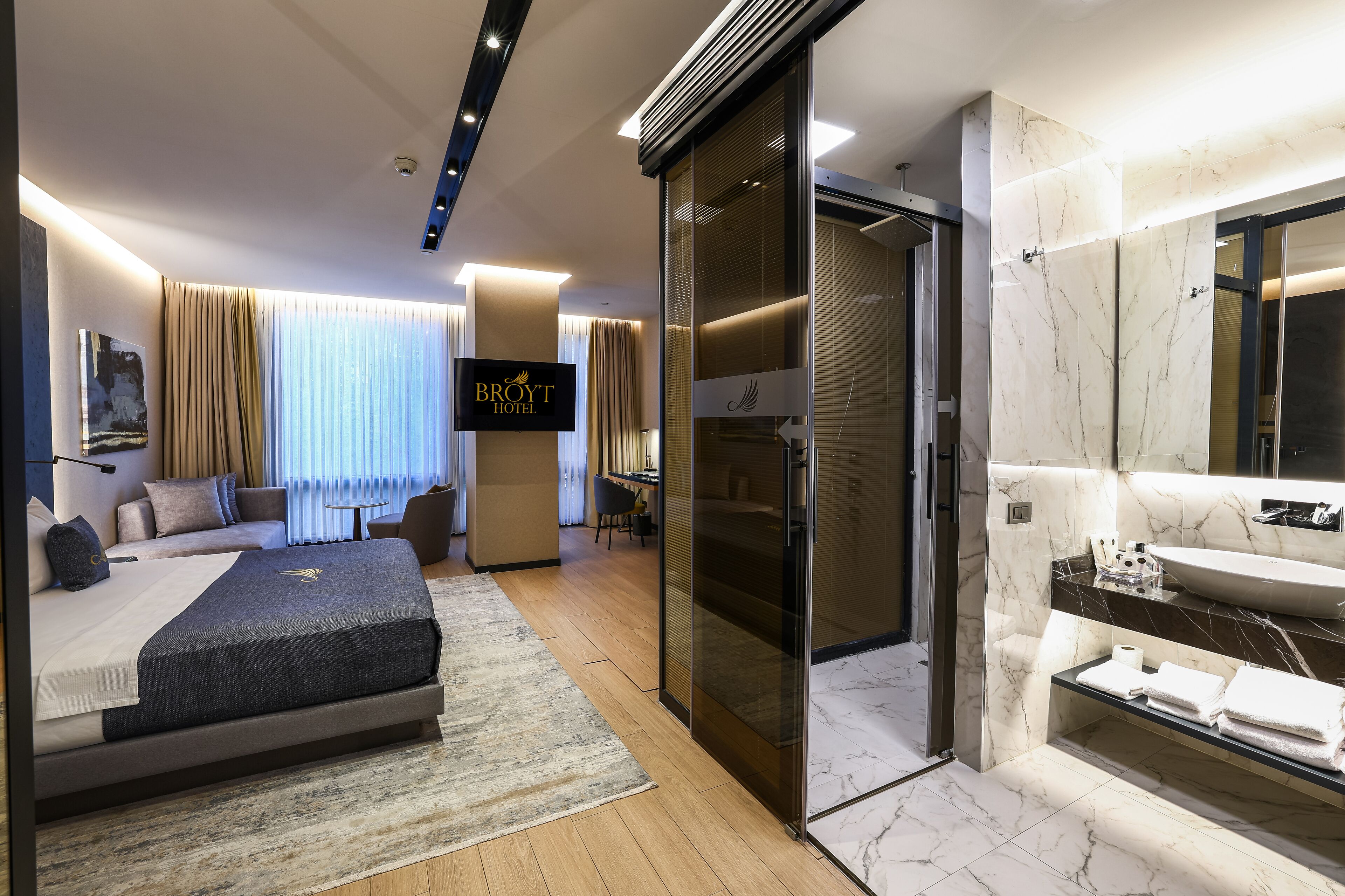 Photo - Broyt Hotel