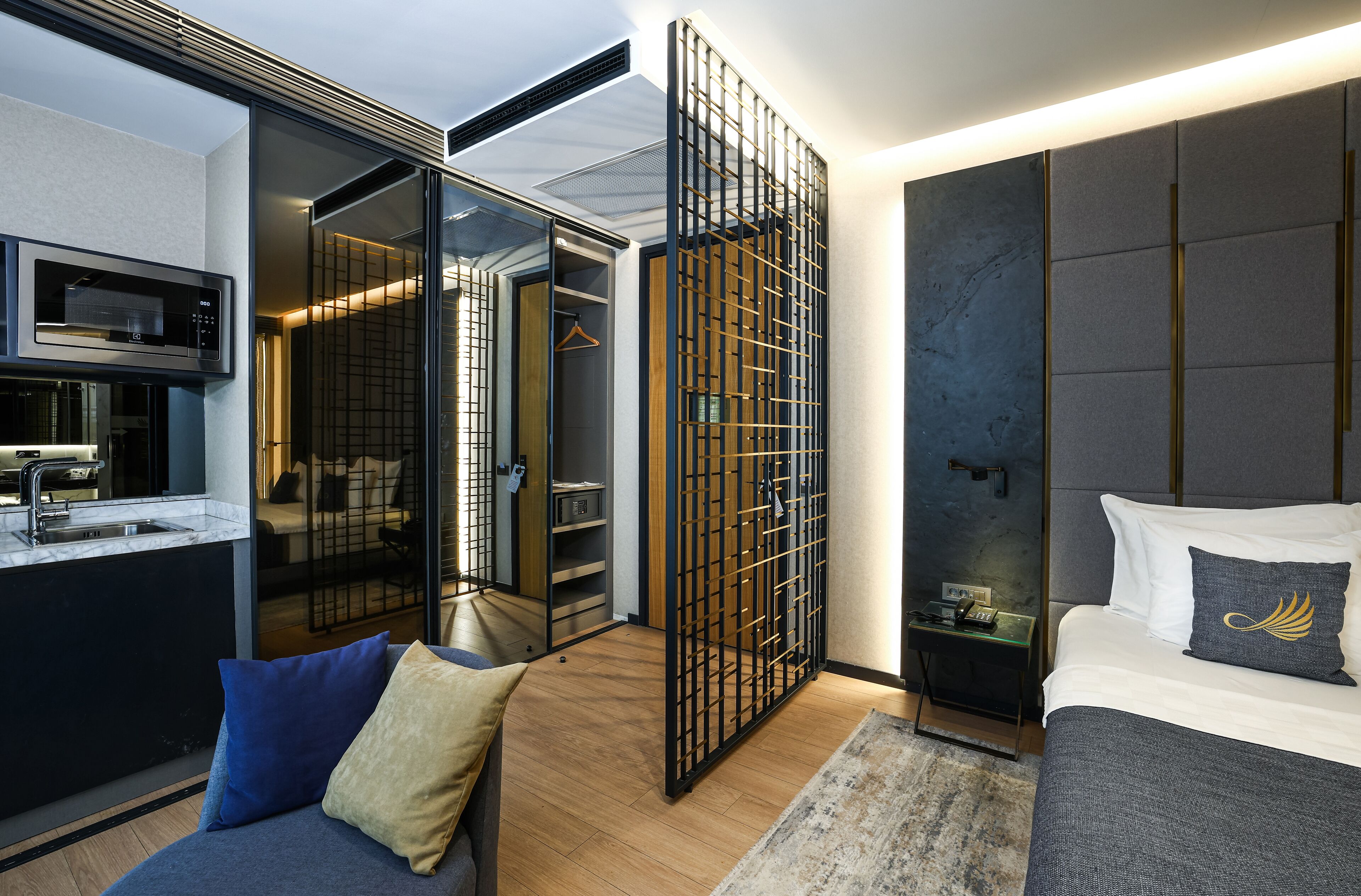 Suite Room | Frette Italian sheets, premium bedding, down comforters, minibar