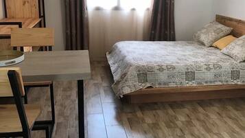 Standard Studio | Desk, blackout drapes, free WiFi, bed sheets