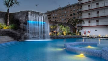 3 piscinas al aire libre, sombrillas, tumbonas