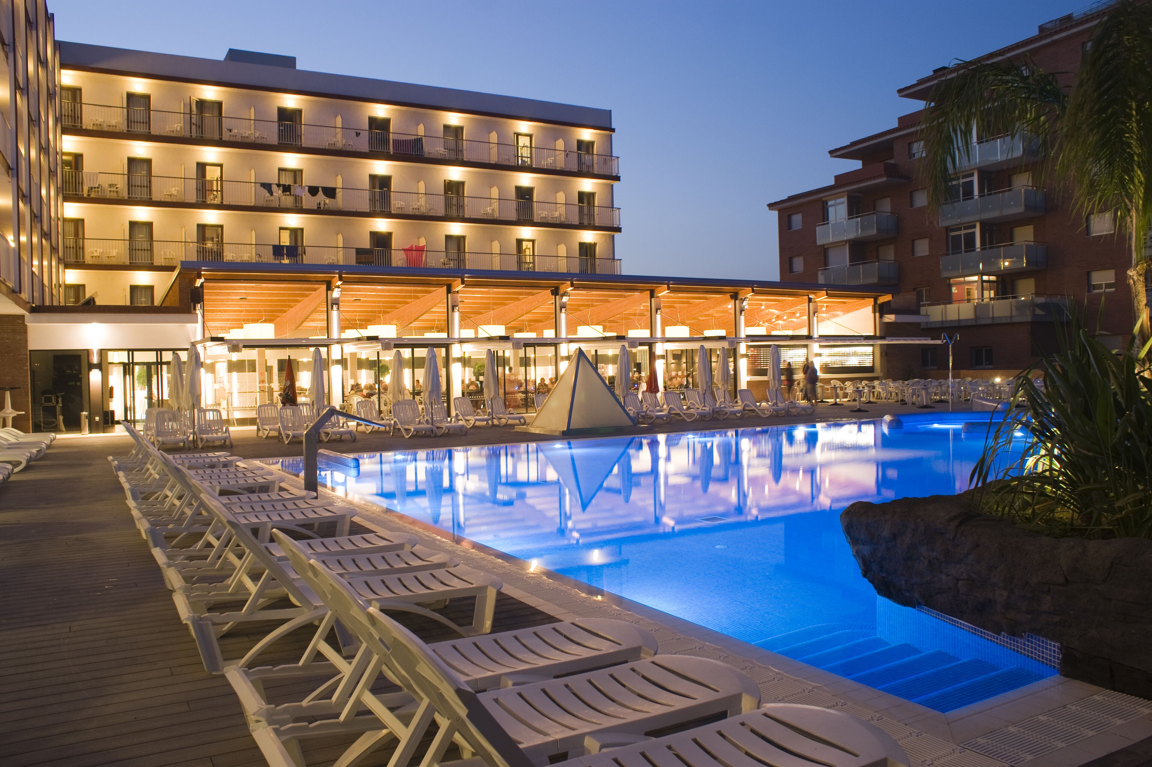 3 outdoor pools, pool umbrellas, pool loungers