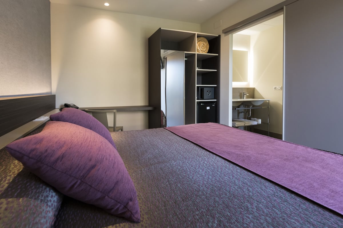 in-room safe, desk, laptop workspace, free wifi