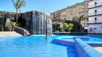 3 outdoor pools, pool umbrellas, pool loungers