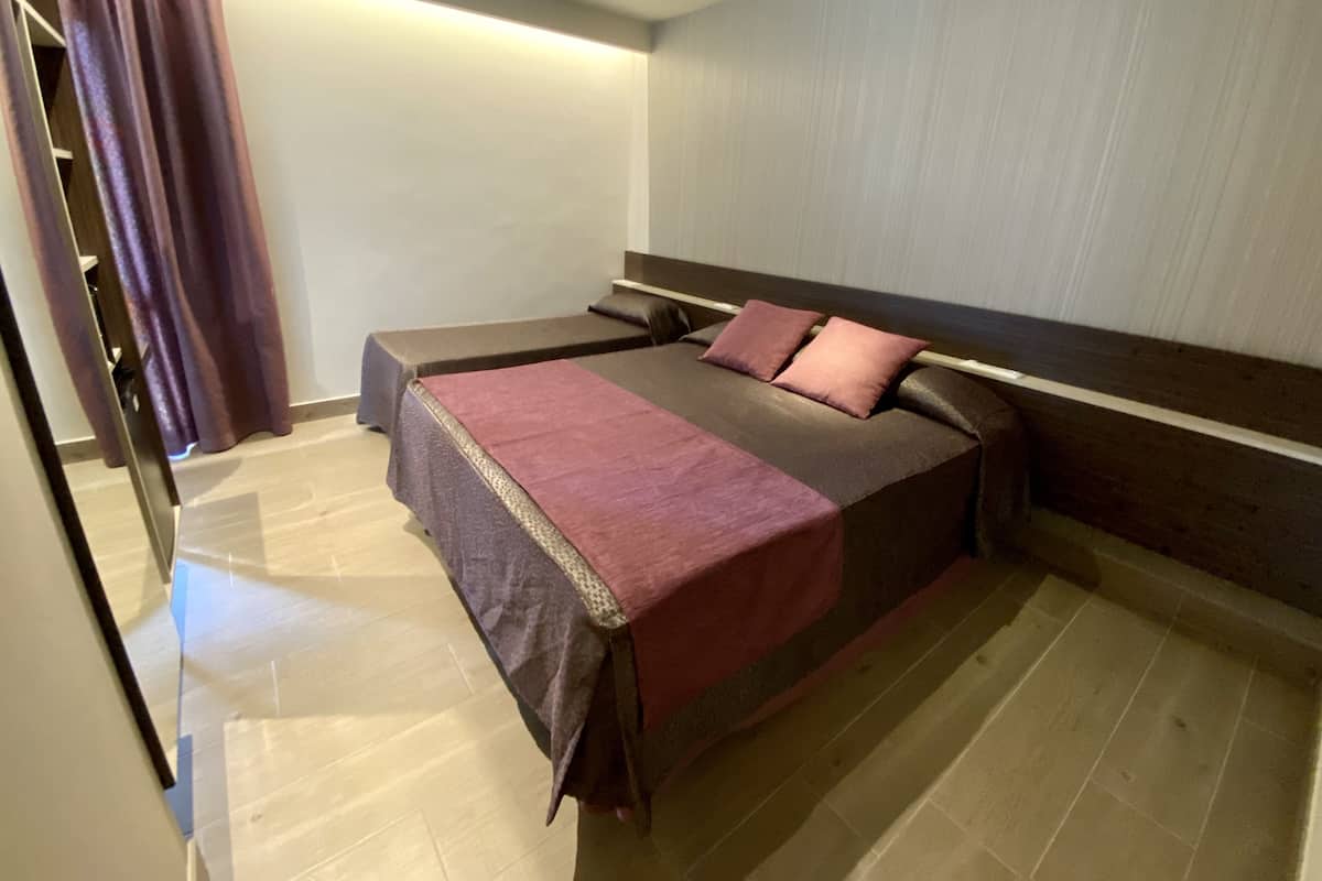 1 chambre, coffres-forts dans les chambres, bureau