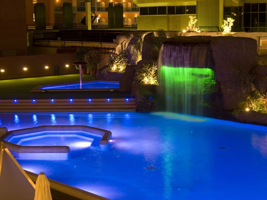 3 outdoor pools, pool umbrellas, pool loungers