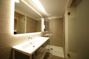In-room safe, desk, laptop workspace, free WiFi - Papi Blau (Malgrat de Mar)