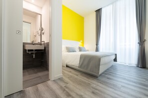 豪華客房 (Sorrento) | 高級寢具、羽絨被、迷你吧、客房內保險箱