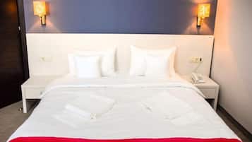 خزنة داخل الغرفة وستائر تعتيم وواي فاي مجانًا وملاءات أسرّة