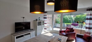 TV, stereo - cozy apartment - newly renovated (Horumersiel)