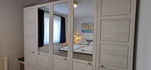 1 bedroom, iron/ironing board, WiFi - cozy apartment - newly renovated (Horumersiel)