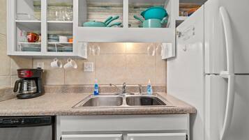 Frigorífic, microones, forn i placa de cuina