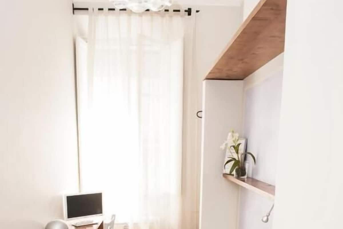 Classic Single Room, Non Smoking, Private Bathroom | Frette Italian sheets, premium bedding, down comforters