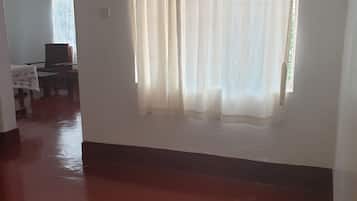 House | 2 bedrooms, iron/ironing board, bed sheets