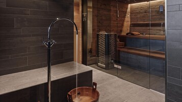 Una bañera de hidromasaje, baño turco