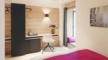 Business Single Room | Minibar, in-room safe, desk, soundproofing