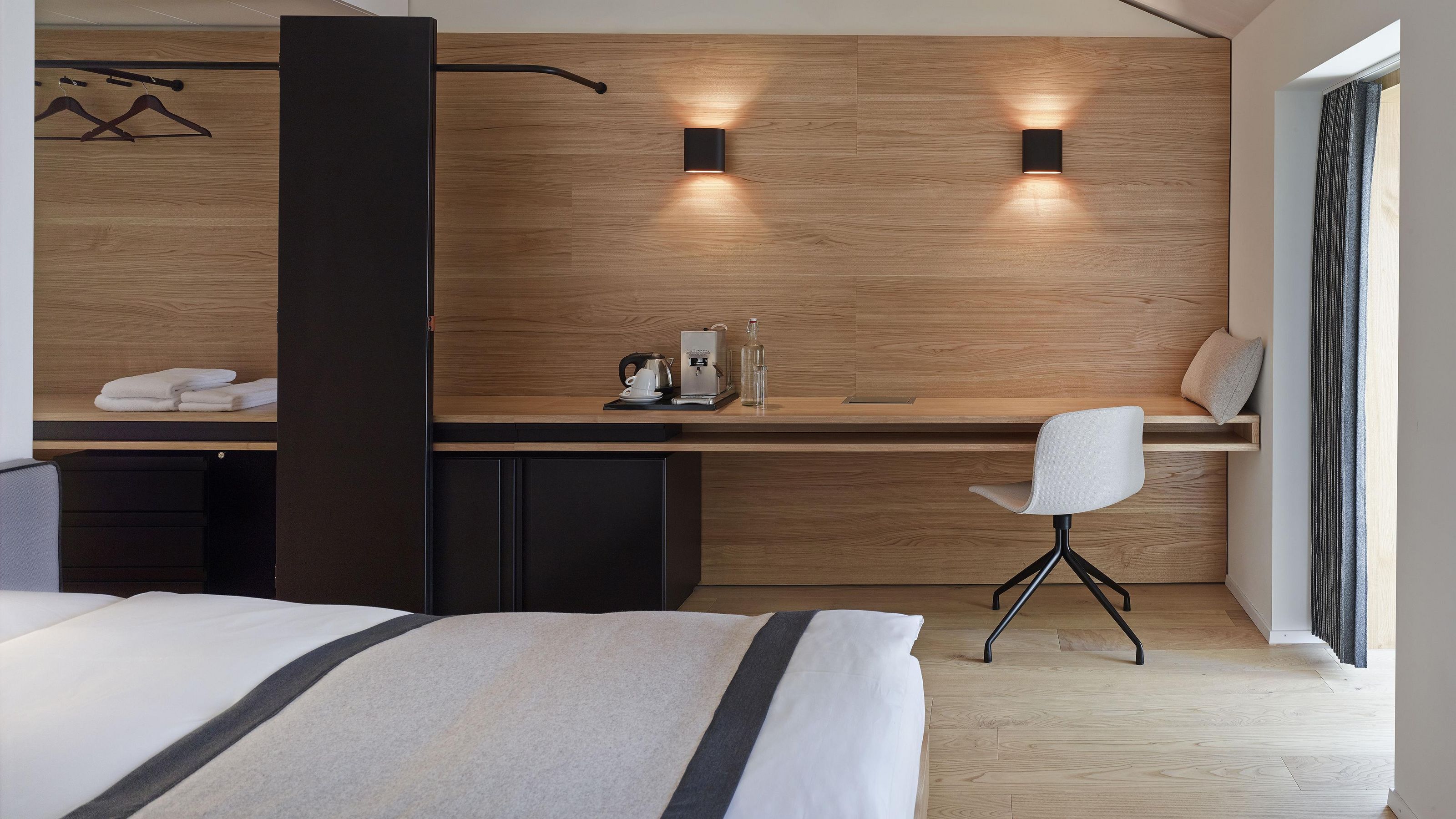 family room | minibar, in-room safe, desk, soundproofing