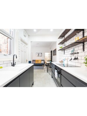 Maison (2 Bedrooms) | Cuisine privée | Four, lave-vaisselle