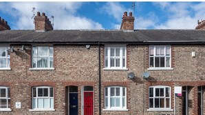 Exterior - Charming & Trendy Base for 5, nr Bishopthorpe Rd (York)