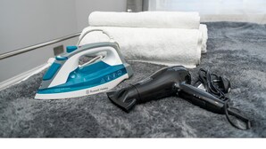 Studio (1 Bedroom) | Salle de bain | Douche, sèche-cheveux, serviettes fournies