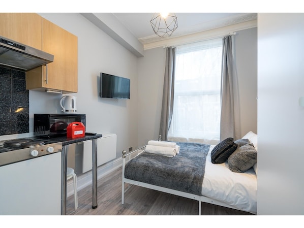 Studio (1 Bedroom)