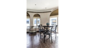 Standard Apartment (1 Bedroom) | In-room dining - Brand new Flat in London Bridge - S5 (London)