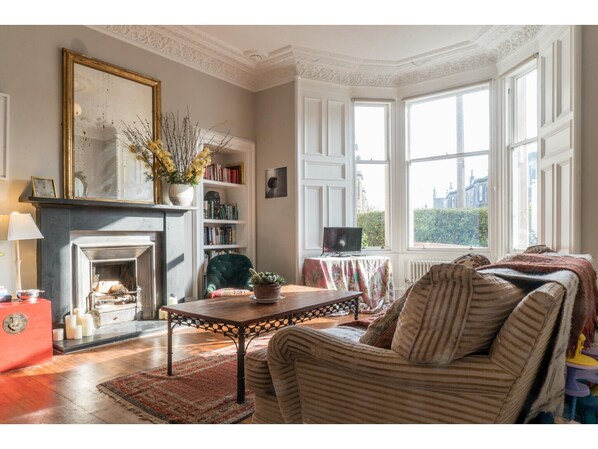 House (3 Bedrooms) | Living room | 40-inch TV with digital channels, fireplace - Elegant Townhouse in Historic Capital (Edinburgh)