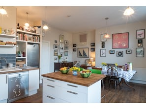 House (3 Bedrooms) | Private kitchen - Elegant Townhouse in Historic Capital (Edinburgh)