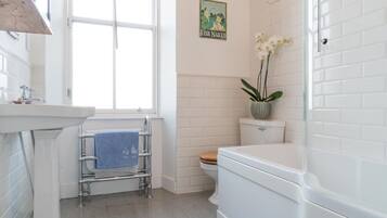 House (3 Bedrooms) | Bathroom | Towels