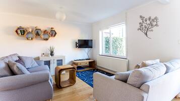 40-inch TV with digital channels