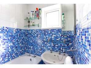 House (2 Bedrooms) | Bathroom