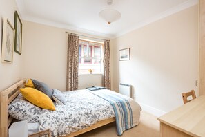 Apartment (2 Bedrooms) | 2 bedrooms, iron/ironing board, bed sheets - Emperors Wharf - Neat 2 Bedroom With Free Parking! (York)
