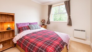 Apartment (2 Bedrooms) | 2 bedrooms, iron/ironing board, bed sheets - Emperors Wharf - Neat 2 Bedroom With Free Parking! (York)
