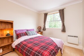 Apartment (2 Bedrooms) | 2 bedrooms, iron/ironing board, bed sheets - Emperors Wharf - Neat 2 Bedroom With Free Parking! (York)