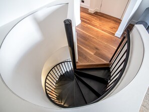 Staircase - Duplex, 1BR Apartment, Sleeps 4, Newhaven Harbour (Edinburgh)
