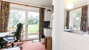 Unclassified image, 3 of 14, button - Cosy & Bright Studio With Garden Viewfree Parking (Cambridge)