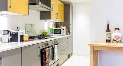 Newly Built 3BR Home Minutes From Addenbrooke's