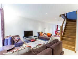 House (3 Bedrooms) | Living room | 40-inch TV with digital channels - Newly Built 3BR Home Minutes From Addenbrooke's (Cambridge)