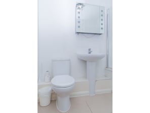 Apartment (1 Bedroom) | Bathroom