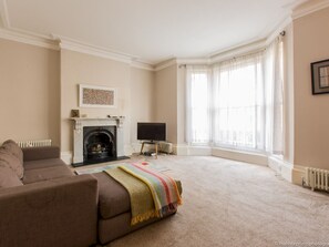 2 bedrooms, iron/ironing board, bed sheets - Elegant 2bdr Apartment Close to the Beach in Hove (Hove)