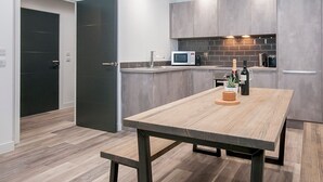 Căn hộ (1 Bedroom) | Bếp riêng | Lò nướng, máy rửa bát, dụng cụ nấu nướng/bát dĩa/dao nĩa 