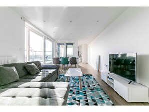 Apartment (3 Bedrooms) | Living room | TV - New-built Rooftop Penthouse for 7 (Cambridge)