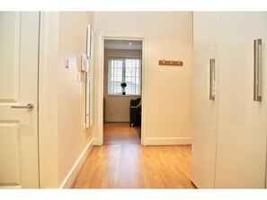 Huoneisto (2 Bedrooms) | 2 makuuhuonetta, silitysrauta/-lauta, vuodevaatteet