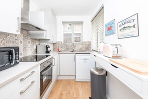 Casa (2 Bedrooms) | Cocina privada | Frigorífico grande, microondas, horno y lavavajillas