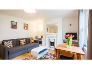 Apartment (1 Bedroom) | Living room | 40-inch TV with satellite channels - Elegant 1bdr W/private Garden in Vibrant Brighton (Brighton)
