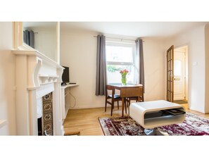 Apartment (1 Bedroom) | 1 bedroom, iron/ironing board, bed sheets - Elegant 1bdr W/private Garden in Vibrant Brighton (Brighton)