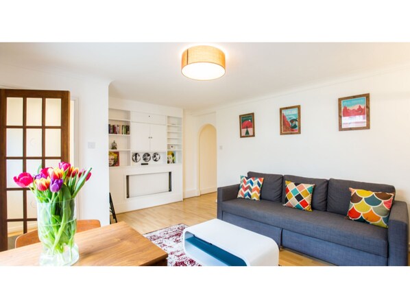 Apartment (1 Bedroom) | Living room