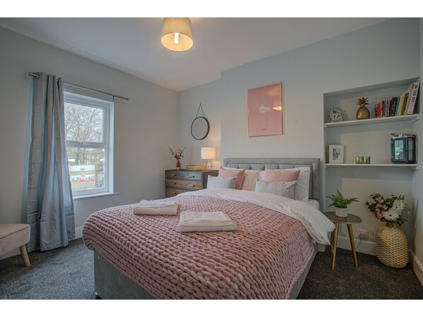 Hus (3 Bedrooms) | 3 soverom, strykejern/-brett og sengetøy