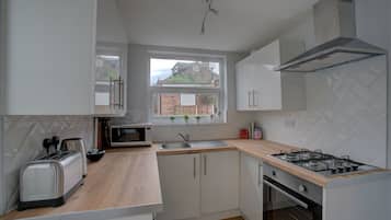 House (3 Bedrooms) | Private kitchen | Fridge, microwave, stovetop, toaster oven